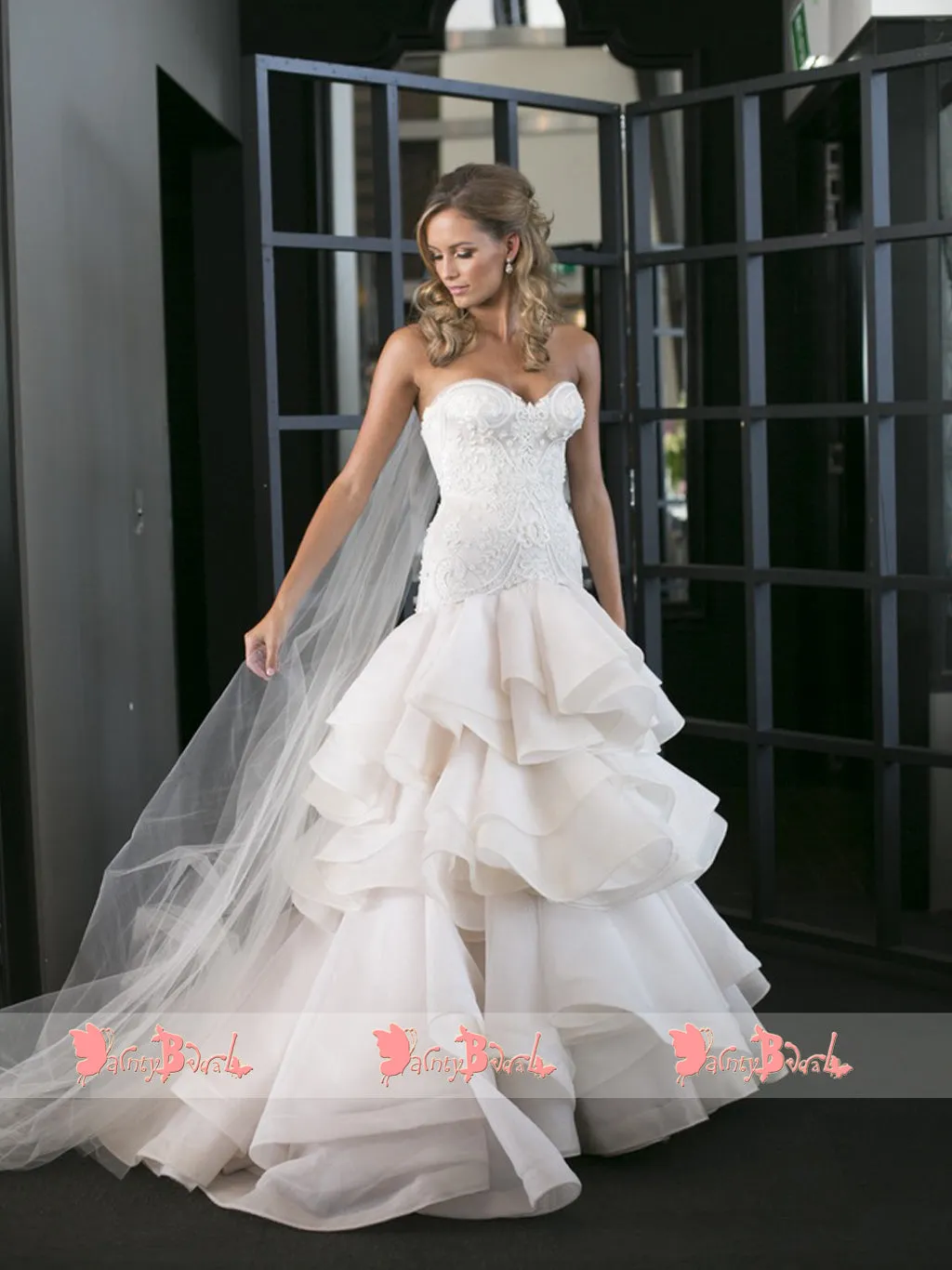 Beautiful Beaded Lace Sweetheart Strapless Ruffles Tiered Organza Bridal Gowns