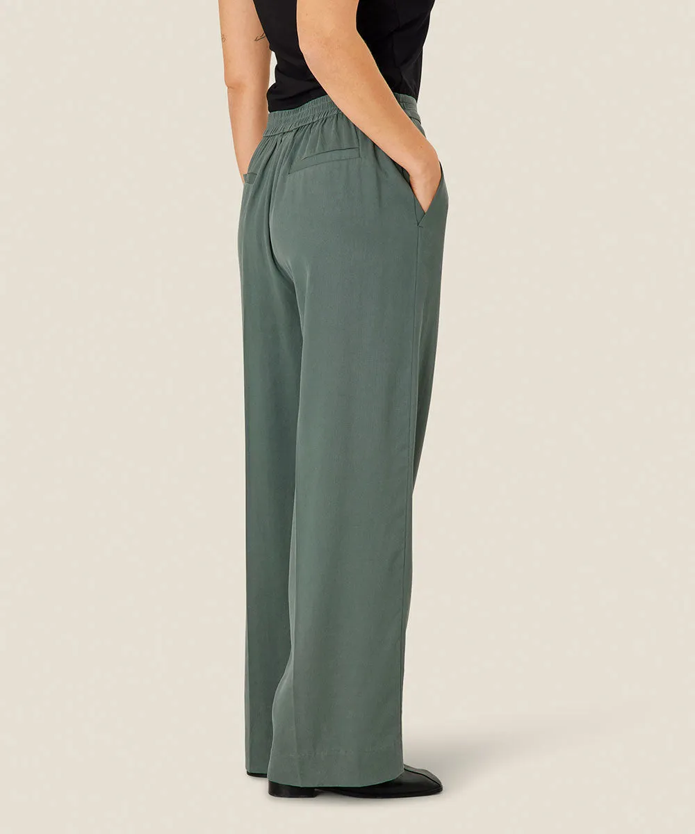 Wide-Leg Pippie Pants