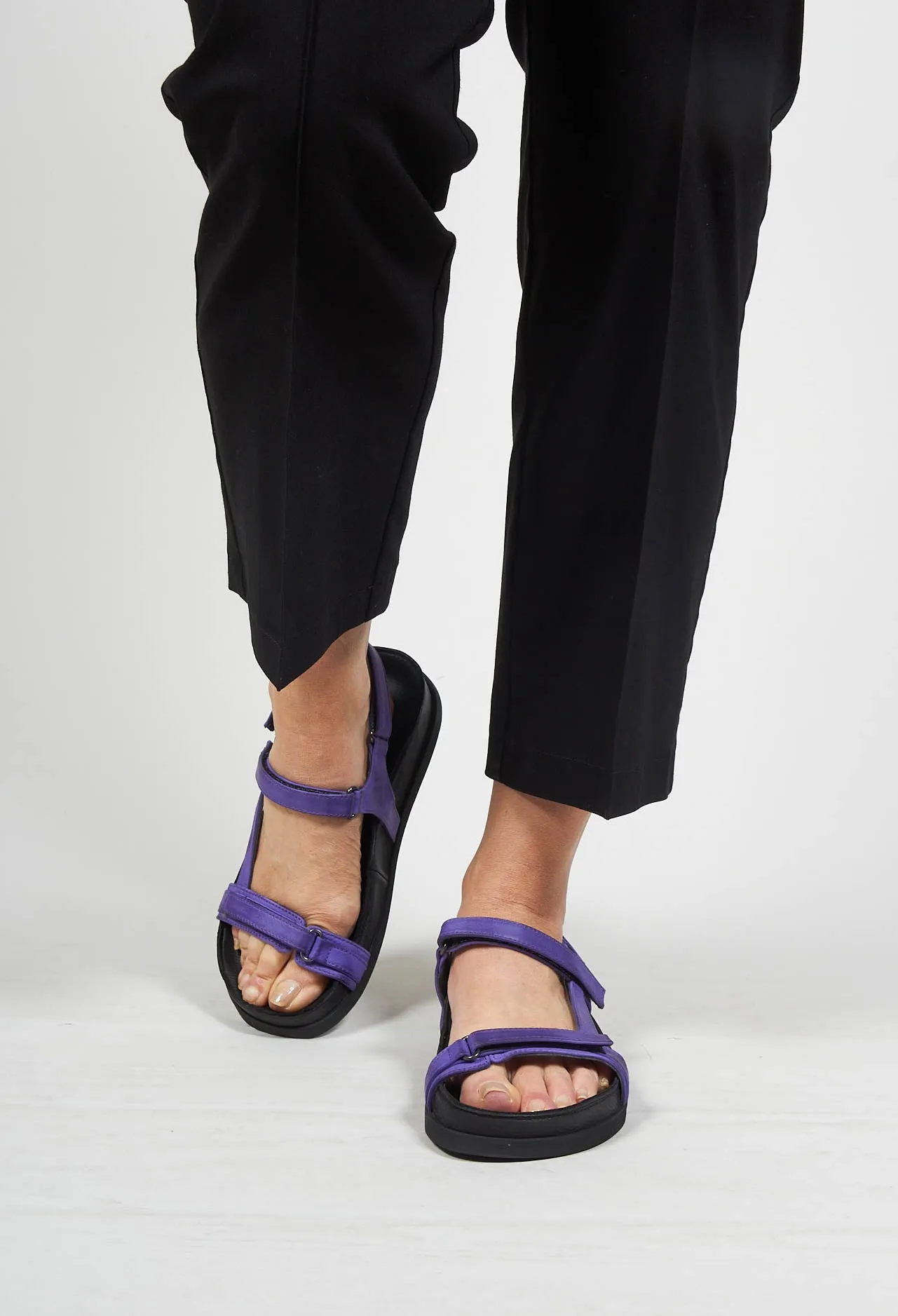 Thin Viola Sandals