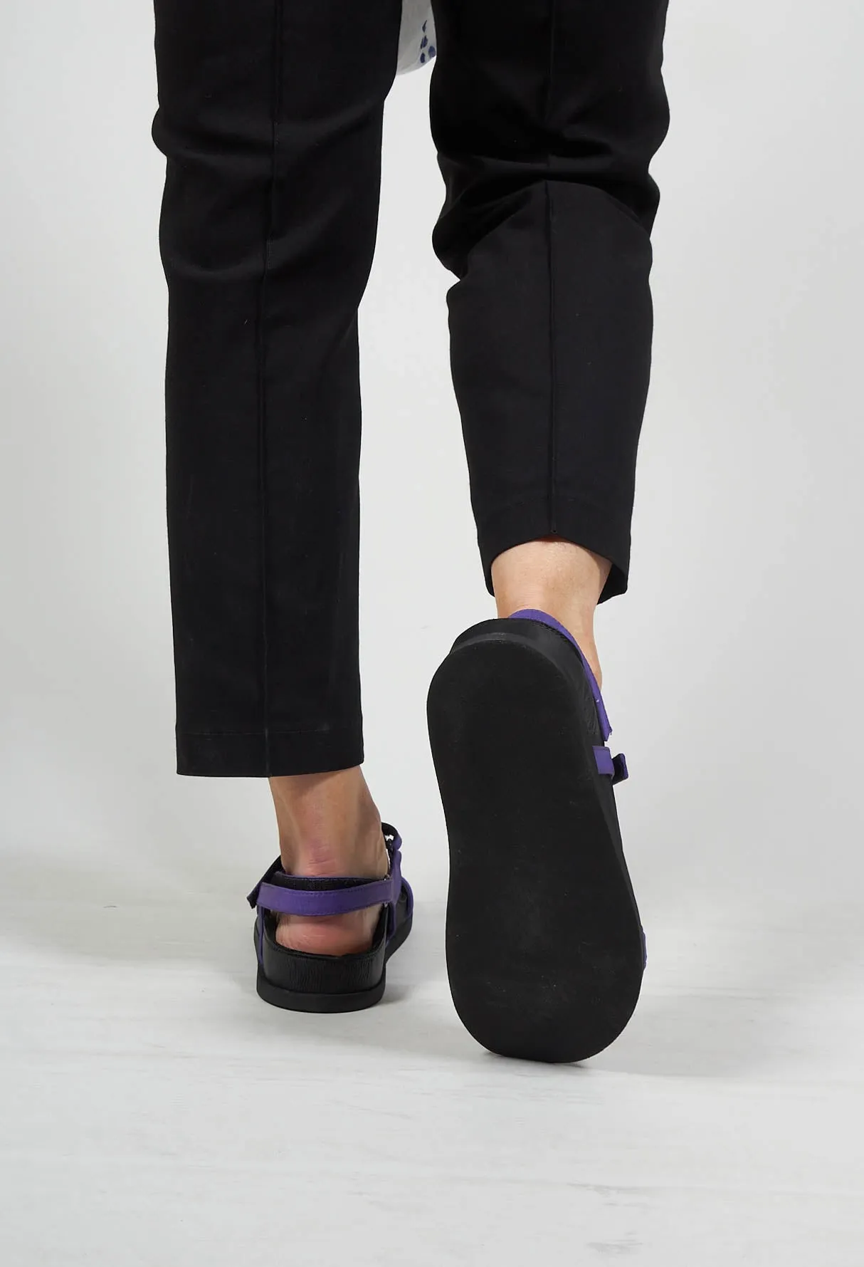 Thin Viola Sandals