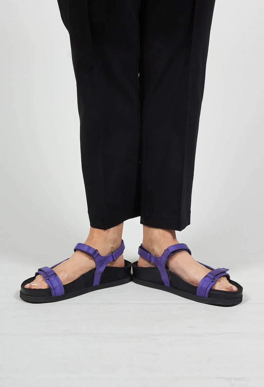 Thin Viola Sandals