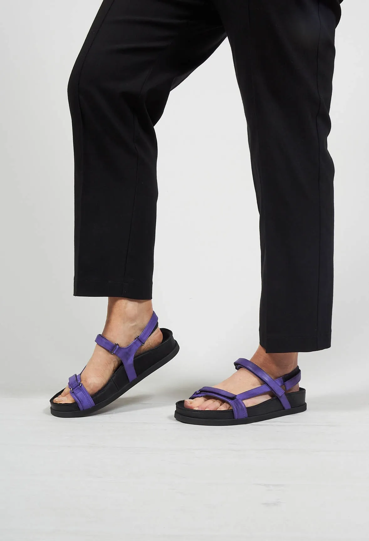 Thin Viola Sandals