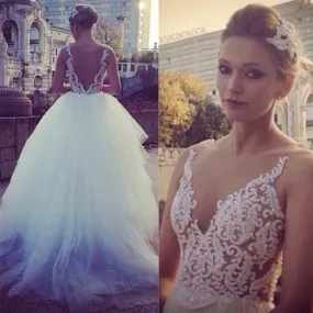 Alluring Spaghetti Strap White Tulle Wedding Dress with V-Neck